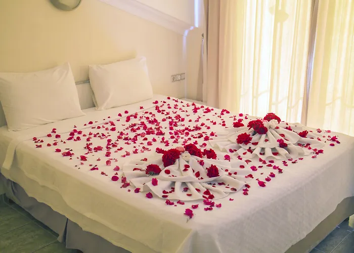 Ozlem 2 Hotel İçmeler